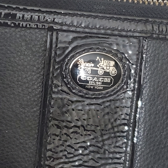 Large Coach Patent Leather and Leather Wristlet Wallet - Picture 4 of 12